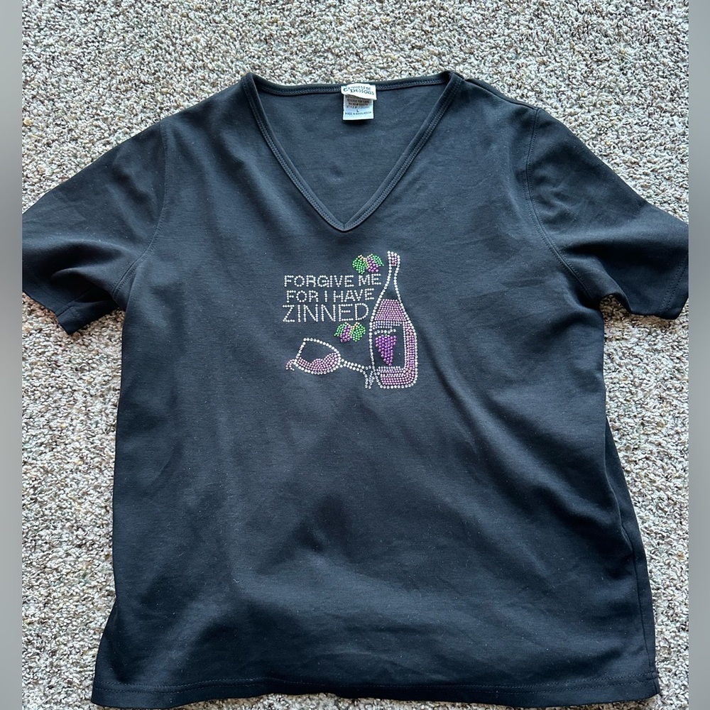 EUC y2K bedazzled vneck wine tee